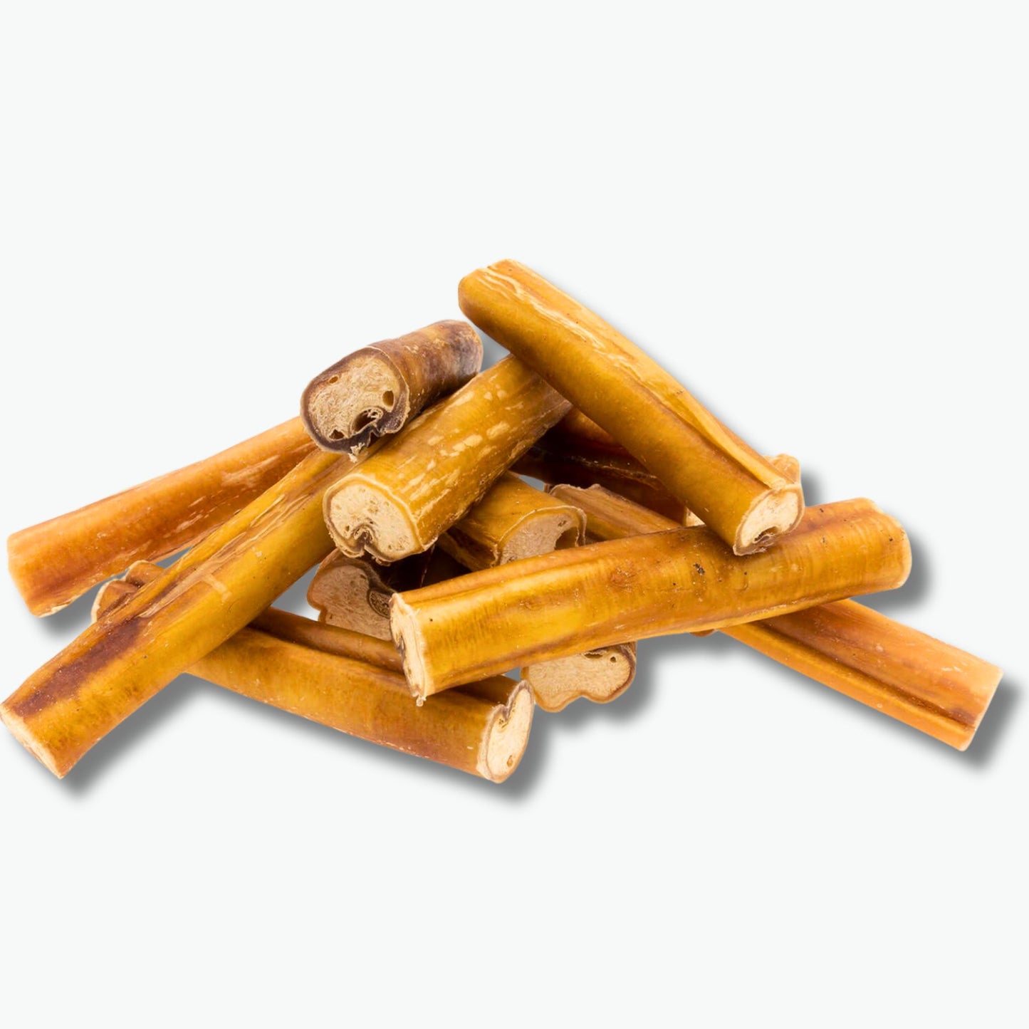 Stapel aus getrockneten Ochsenziemer-Sticks für Hunde.