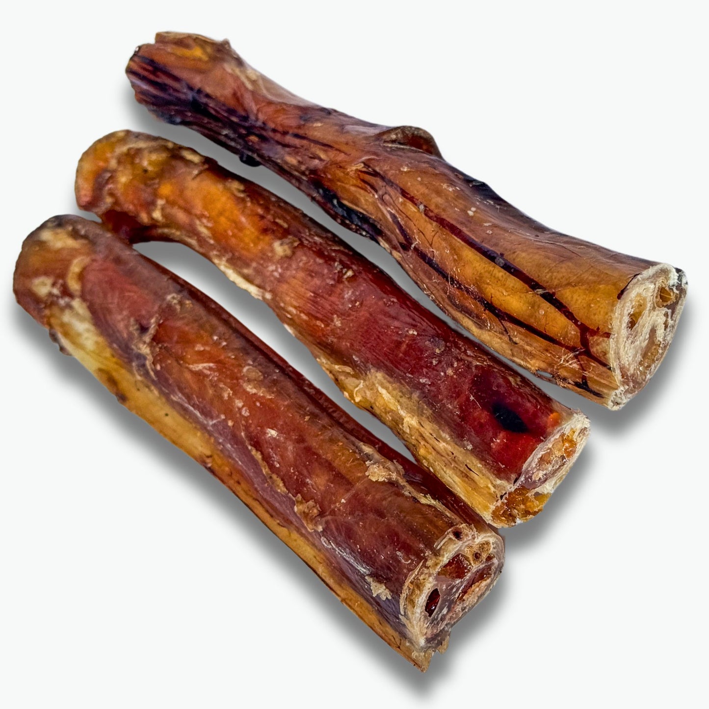 Getrocknete Ochsenziemer-Sticks als natürlicher Hundekausnack.